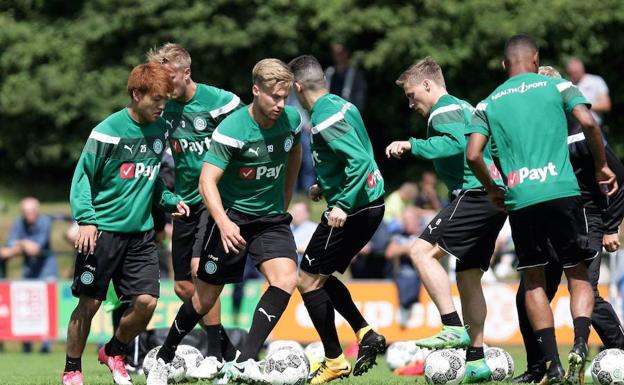 Los jugadores del Groningen, en un entrenamiento.
