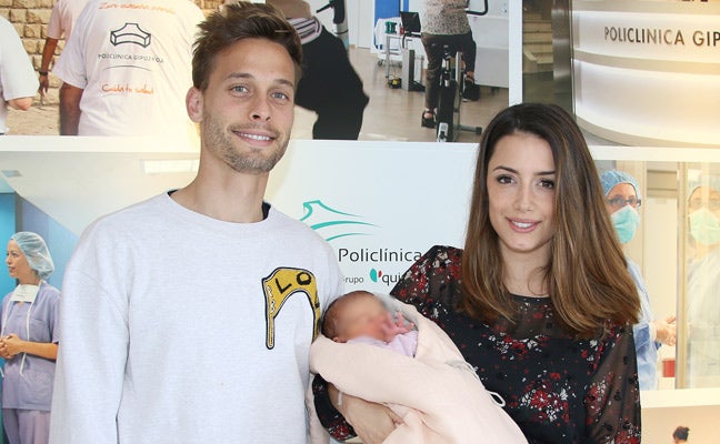 Sergio Canales y Cristina Llorens presentan a su hija India