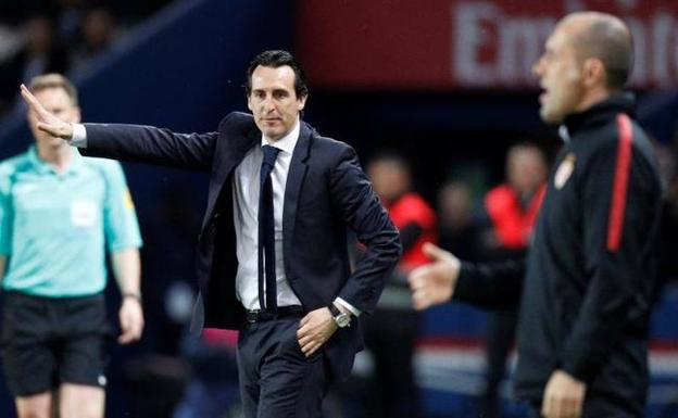 Emery durante el partido que enfrentó al Paris Saint Germain y al Mónaco/Reuters