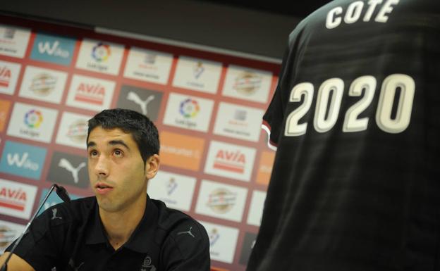 José Ángel, presentado como jugador del Eibar.