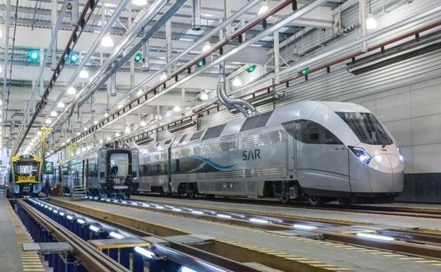 Trenes en fabricación en la empresa CAF, en una imagen de archivo. /