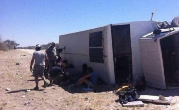 Imagen del autobús volcado. / FOTO:TV3