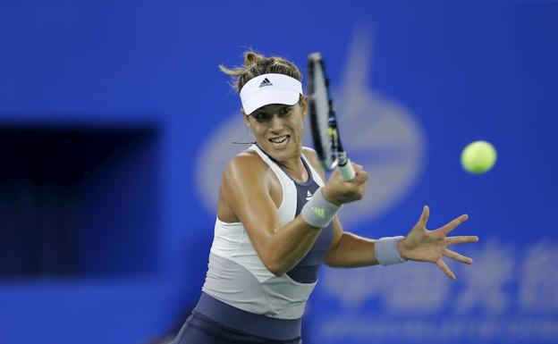 Garbiñe Muguruza golpea la pelota, en una imagen de archivo.