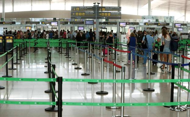 Accesos de seguridad en El Prat (Barcelona).