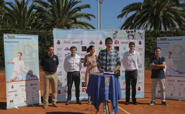 El alcalde de San Sebastián, Eneko Goia, presenta el concurso internacional de tenis.