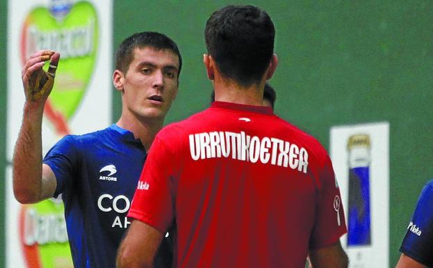 Rezusta felicita a Urrutikoetxea en Lekeitio
