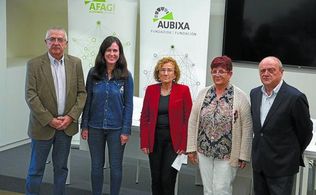 Koldo Aulestia, Ainhoa Becerra, Pilar Marco, Begoña Rodríguez y Máximo Goikoetxea ayer en Tabakalera durante la presentación del Congreso Carta Donostia/Michelena