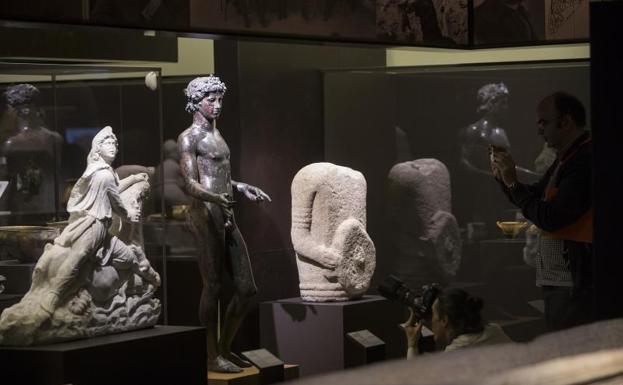 Exposicion 'El poder del pasado', 150 años de arqueologia'./