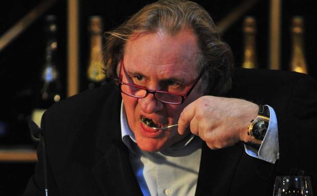 Depardieu, durante un almuerzo. /JOHN MACDOUGALL (Afp)