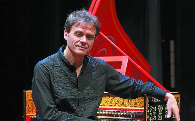 Ottavio Dantone pide «honestidad intelectual» al interpretar la música barroca y evitar los efectos fáciles. /