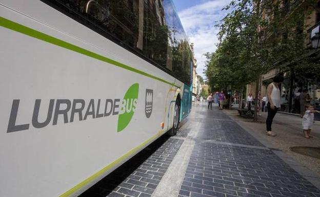 Gobierno foral y oposición elevan el tono por el cambio en los autobuses de Buruntzaldea