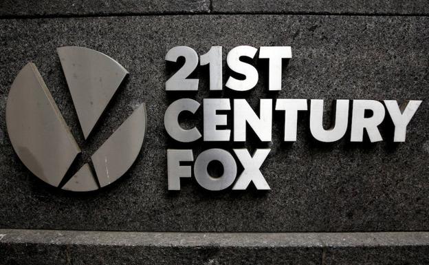 Placa en la entrada de la sede de 21st Century Fox. /Brendan McDermid (Reuters)