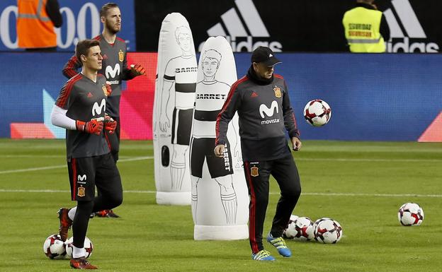 Kepa, De Gea y Ochotorena durante un entrenamiento /EFE