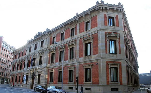 Exterior del Parlamento de Navarra./