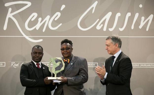 El lehendakari entrega el Premio René Cassin 2017 de Derechos Humanos a representantes de la organización Sexual Minorities Uganda-SMUG/EFE