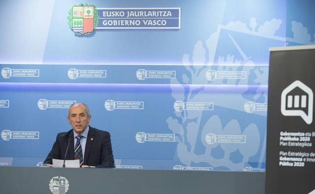 El consejero Josu Erkoreka, en larueda de prensa posterior al Consejo de Gobierno/Irekia
