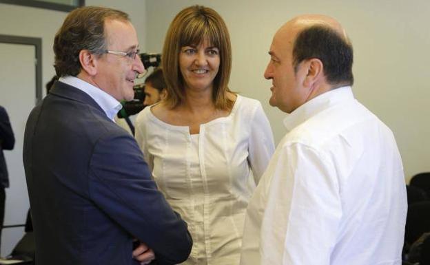 Alfonso Alonso, Idoia Mendia y Andoni Ortuzar, en una imagen de archivo. /DV