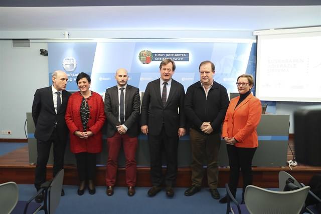 Bingen Zupiria, Mikel Arregi eta Mathieu Berge izan dira tresna berria aurkezten/