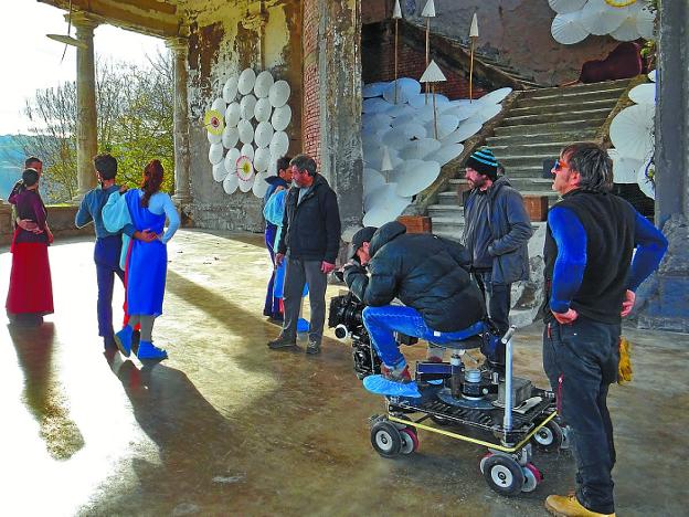 Telmo Esnal. 'Dantza' pelikula grabatzen ari ziren une batean aginduak ematen./