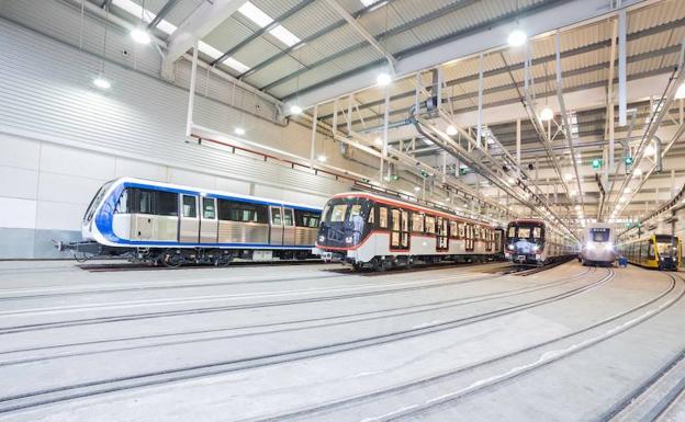 Trenes en construcción en la CAF de Beasain. /