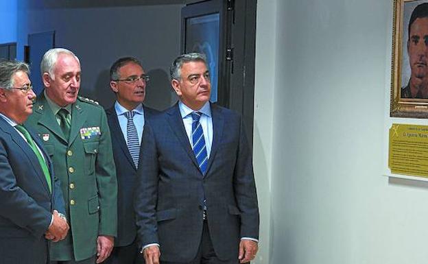 El Gobierno de Rajoy exigirá a ETA una fórmula de disolución inequívoca para acercar a los presos