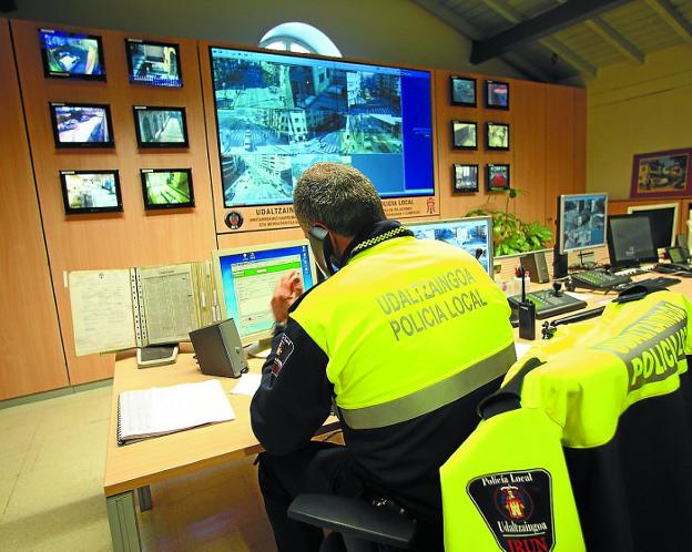 Una de las salas de las instalaciones de instalaciones de la Policía Local de Irun./F. DE LA HERA