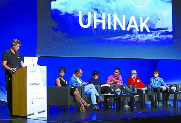Buena marcha. Entre las ediciones de 2015 y 2016, Uhinak sumó 50 ponentes y 260 asistentes. /  F. DE LA HERA