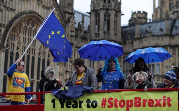 Manifestantes pro Unión Europea protestan este jueves en Londres./AFP