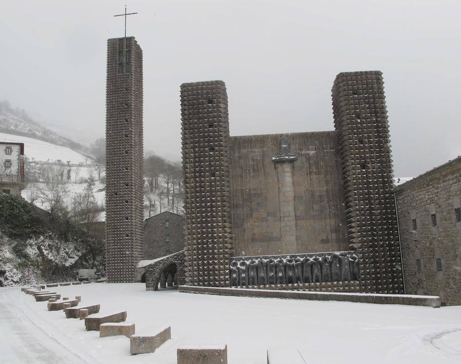 La Basílica de Arantzazu acogerá los talleres. /MARIAN