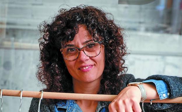 Ana Pozas, ayer, en su tienda Una Mamá en las Nubes, con sede en Urnieta. / USOZ