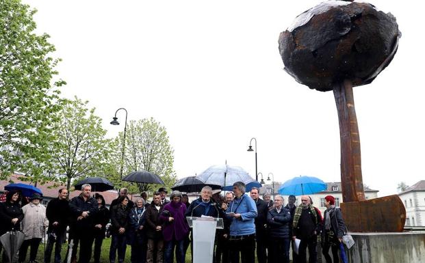 Inauguración en Baiona de la escultura 'Arbolaren Egia'/