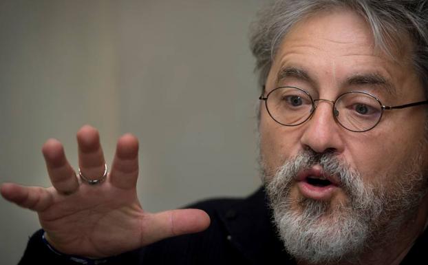 Manuel Rivas habla durante una entrevista. /Luca Piergiovanni (Efe)