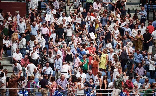 Aficonados a los toros en Illunbe en la pasada feria taurina. /DV