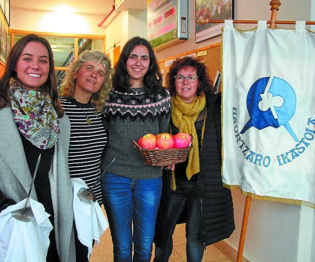 Araitz Iparragirre; Josune Cousillas; Udane Altuna eta Amaia Sanzberro. /  BASTEROBERRI