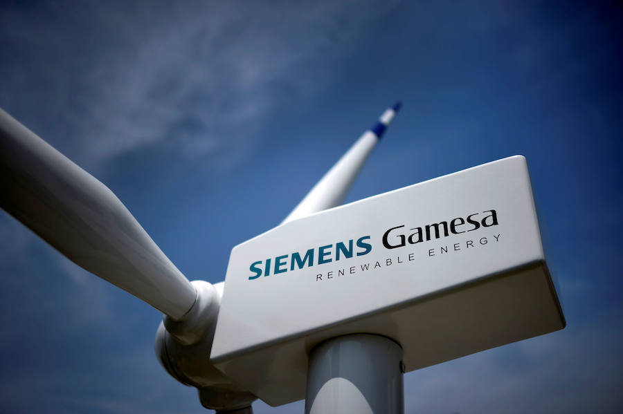 Logotipo de Siemens Gamesa en un aerogenerador. /REUTERS