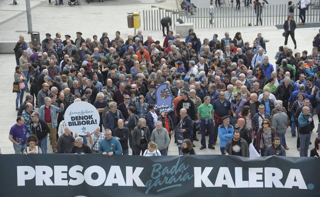 Los exreclusos durante su comparecencia pública en San Sebastián. /Pedro Martínez