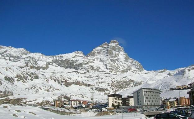 Buscaba su hotel y escaló borracho una cima de los Alpes