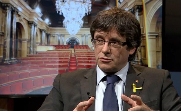 Puigdemont en un momento de la entrevista./