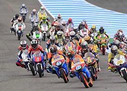La salida de Moto3 en Jerez./Marcelo del Pozo (Reuters)/