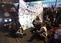 Sentada durante la protesta contra las medidas sanitarias previstas por la Comunidad de Madrid. / Kote Rodrigo (Efe) | Atlas/