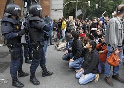 Efectivos de la Policía en la plaza de Neptuno durante la marcha 'Rodea el Congreso'./ Archivo/