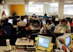 Un grupo de trabajadores, en su oficina. / R. C./
