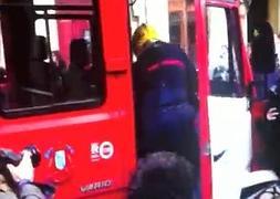 Los bomberos evitan el desahucio de Aurelia, la octogenaria de A Coruña