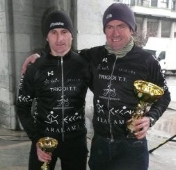 Joxi y Goio tras la prueba con sus trofeos. /G.T.T./