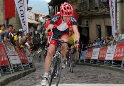 Izagirre, vencedor en una etapa de la Vuelta al Bidasoa. /F. DE LA HERA/