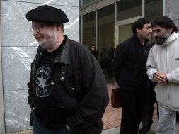 El arqueólogo Eliseo Gil, con gesto apesadumbrado, a la salida de la rueda de prensa que ayer ofreció. /RAFA GUTIÉRREZ/