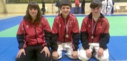 Los tres judokas cadetes que han partido en el campeonato de Gipuzkoa./