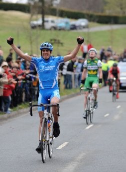 Mikel Landa acabó ganando la Subida a Gorla por delante del lazkaotarra Garikoitz Bravo. /FÉLIX MORQUECHO/