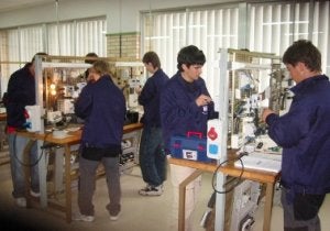 Grupo de alumnos del instituto, en una de las clases prácticas./