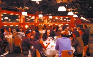 Cena. Los asociados al Colegio de Dentistas e invitados llenaron el comedor del restaurante Ni Neu./